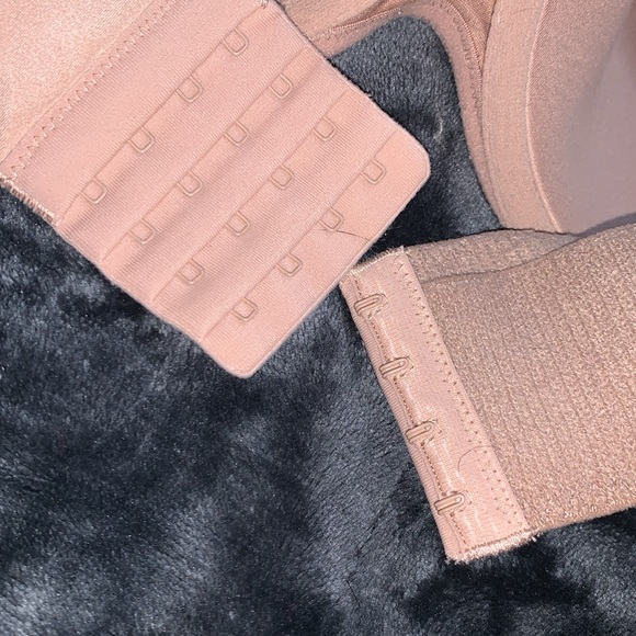 • Victorias Secret Body By Victoria Lined Strapless Bra In Nude • - Picture 5 of 7